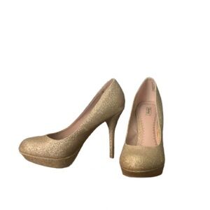 Olsenboye Sparkly Gold Pumps